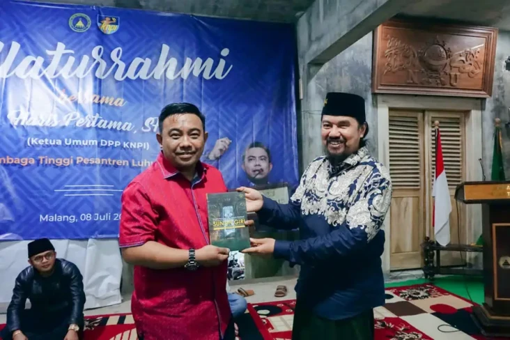 Sambangi Pesantren NU,...