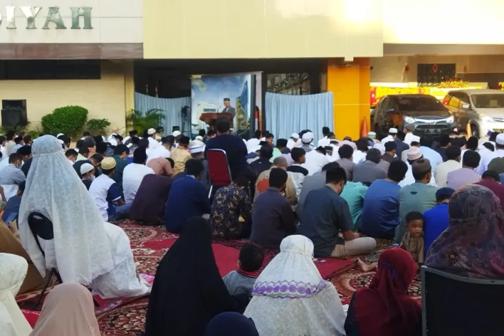 Ribuan Masyarakat Gelar...