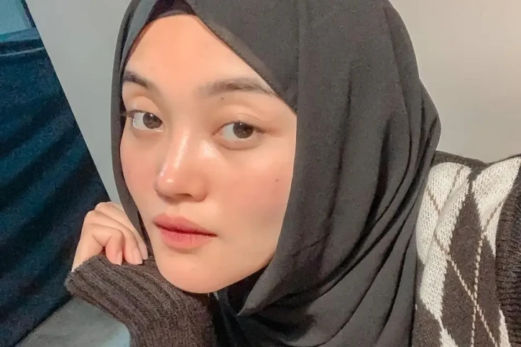 Putri Delina Beri Jawaban...