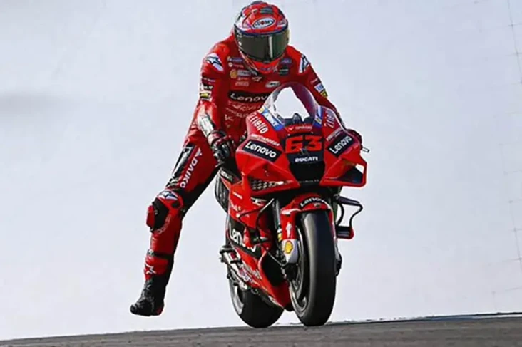 Francesco Bagnaia: Desmosedici...