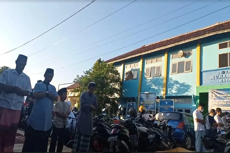 Dihadiri Ratusan Warga,...