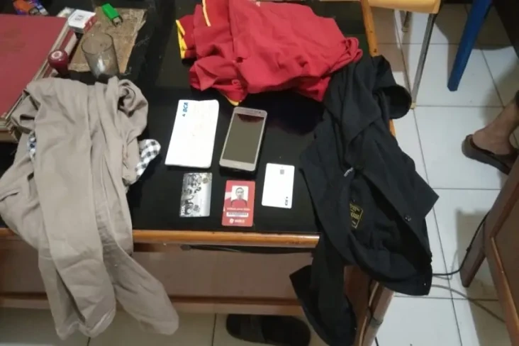 Gelapkan Uang Hasil...