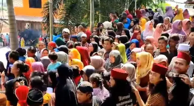 Pembagian Daging Kurban...