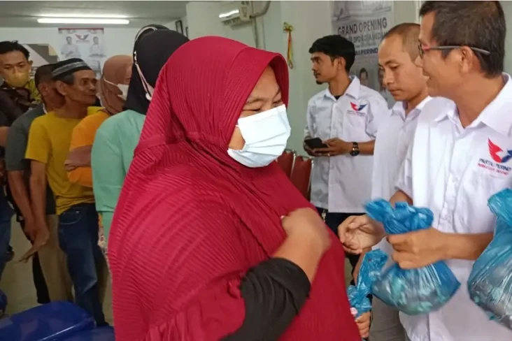 Warga Serbu Pembagian...