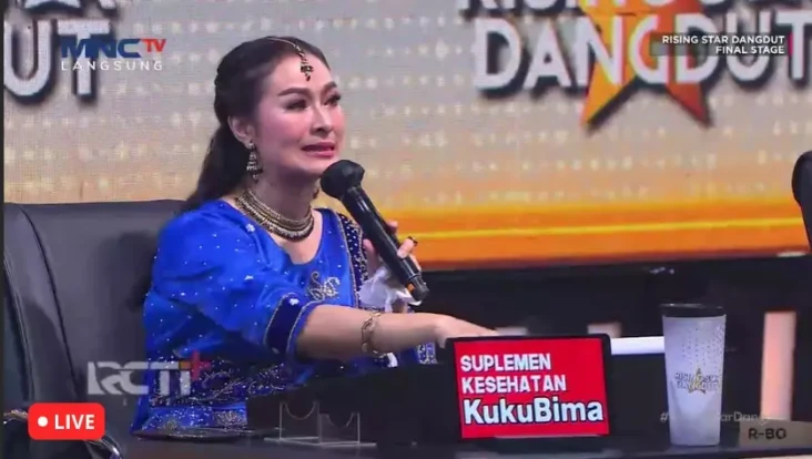 Iis Dahlia Nangis saat...
