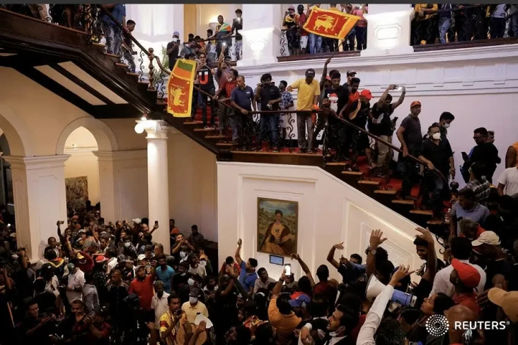 Serbu Istana Kepresidenan...