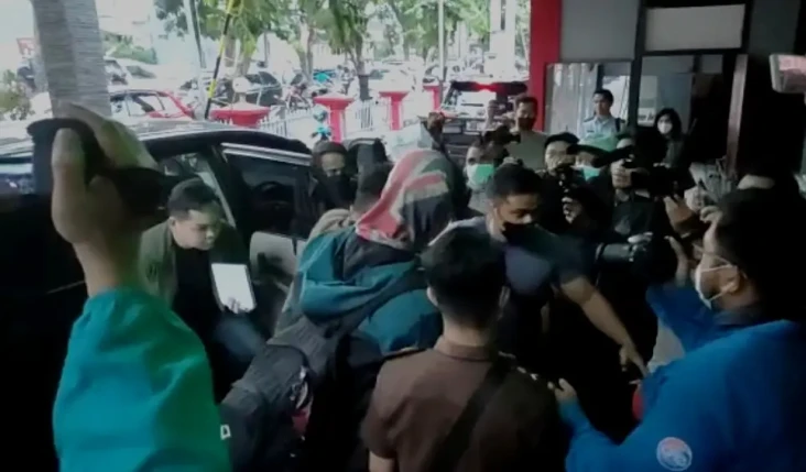 Tertangkap di Surabaya,...