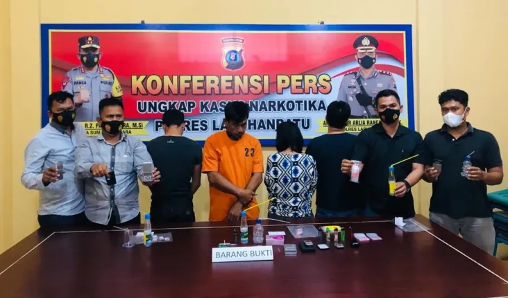 Gerebek Kampung Narkoba...