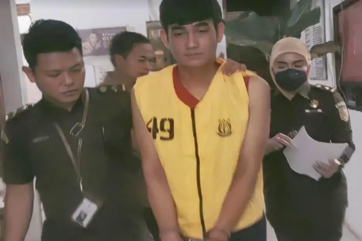6 Bulan Jadi DPO Kejaksaan,...