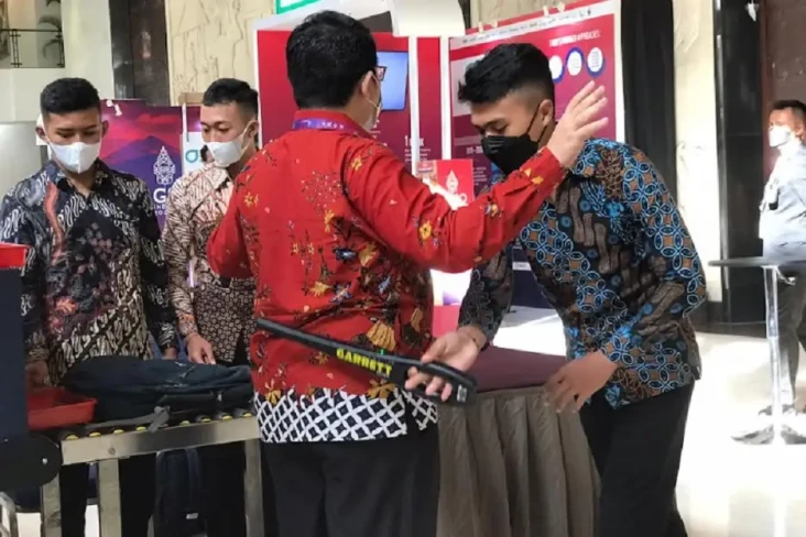 Gubernur Bank Sentral...