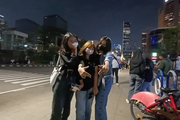 Gaya Cewek Mamba, Oufit...