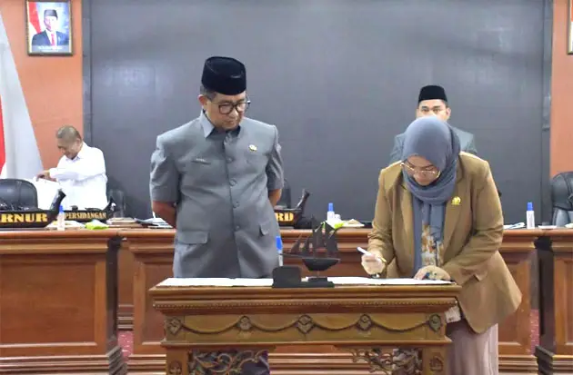 DPRD Sulbar Sahkan Ranperda...