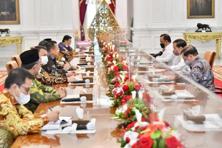 Temui Jokowi di Istana,...