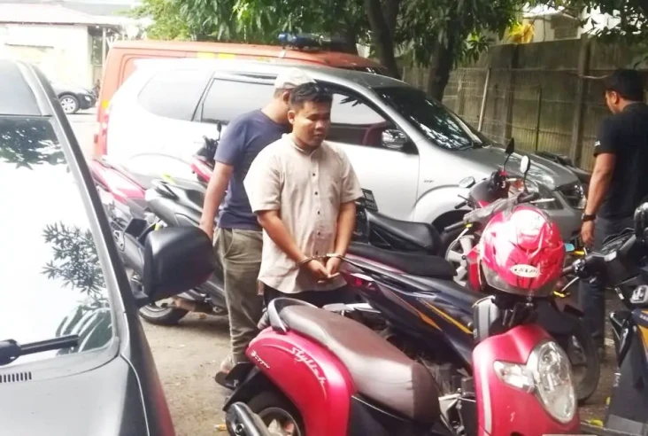 Pertama Kali Beraksi...