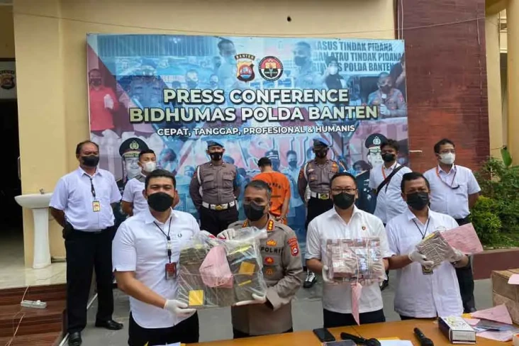 Polisi Ungkap 1 Keluarga...