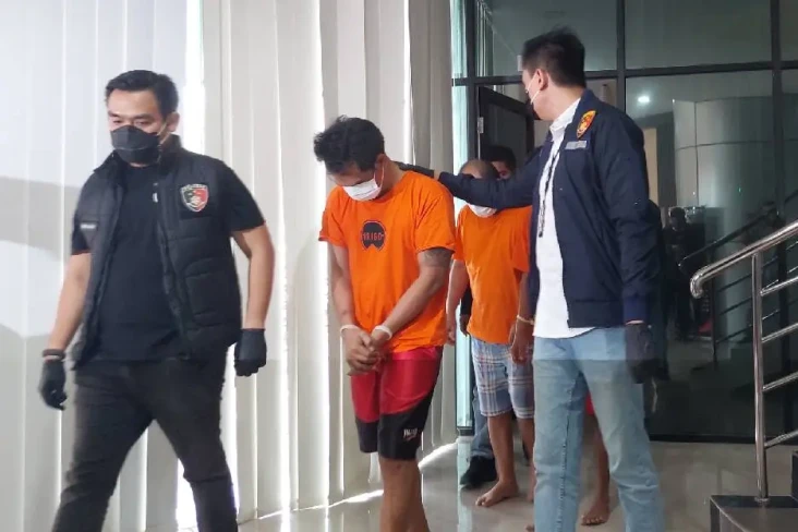 Waspada! Kawanan Pencuri...