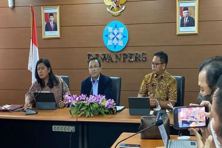 Tim Pengacara Istri...