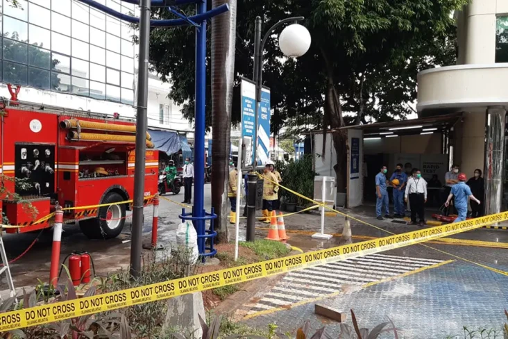 Tumpukan Kabel di Depan...