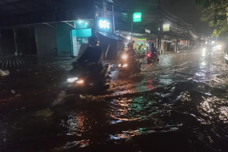 Jalan Moh Kahfi 2 Banjir...