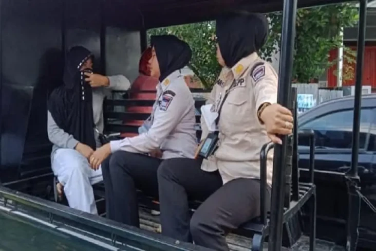 Nafsu Sudah di Ubun-ubun,...