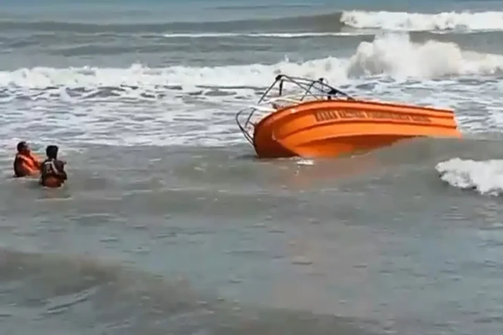 Detik-detik Speed Boat...