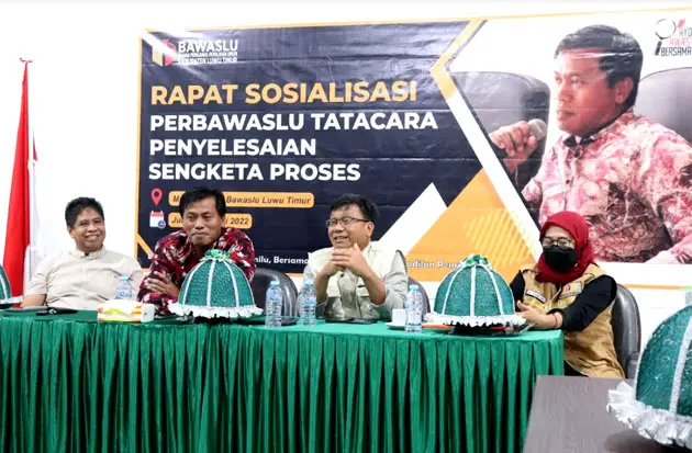 Bawaslu Lutim Sosialisasi...