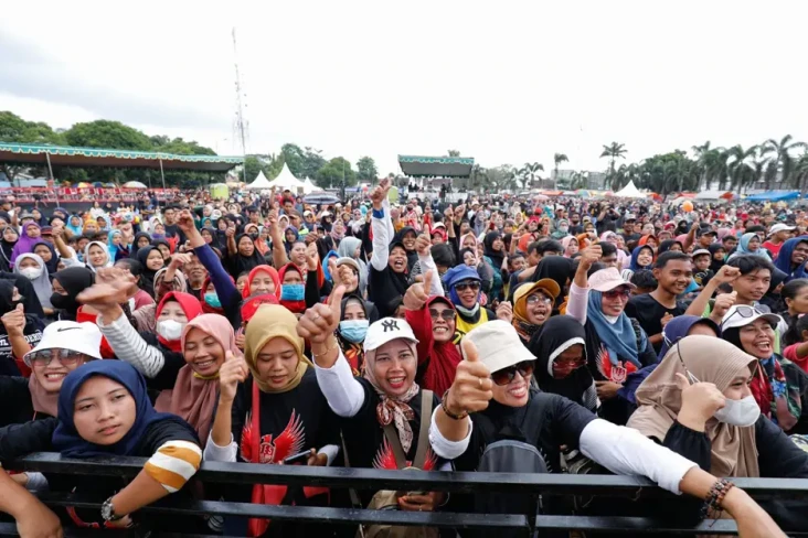 Ribuan Warga Kabupaten...