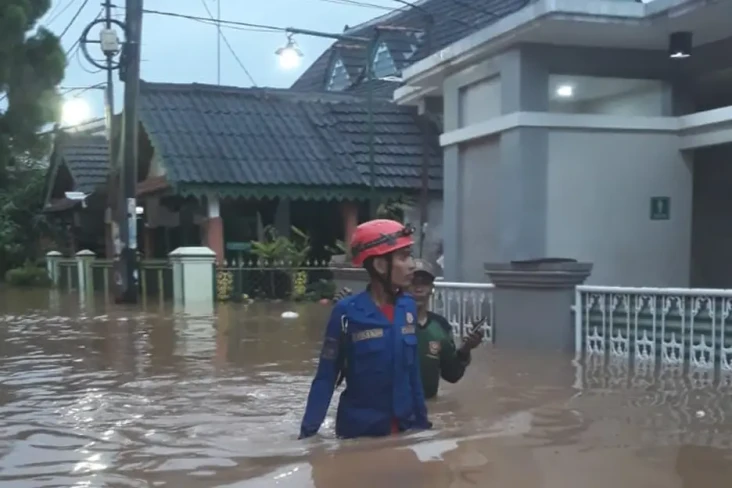 Warga Depok Terjebak...