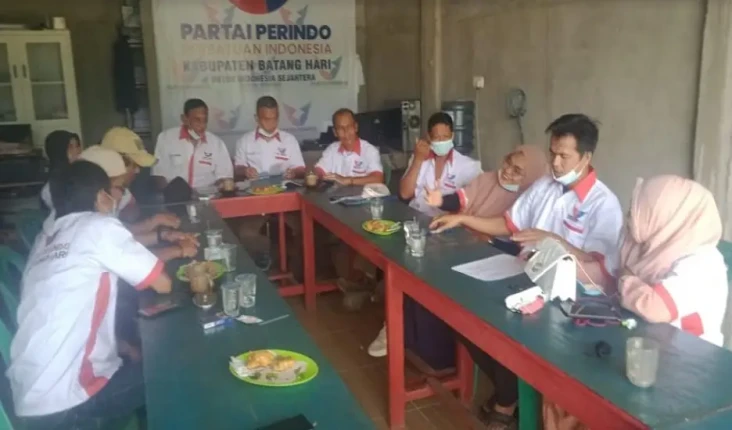 Puluhan Masyarakat Daftar...