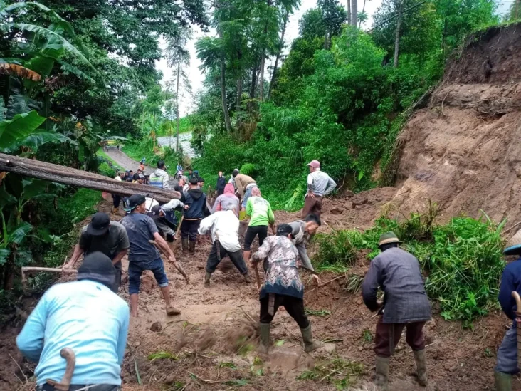 Hujan Deras Akibatkan...
