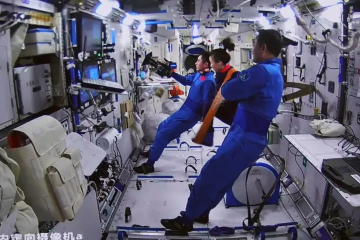 Astronot China Mulai...