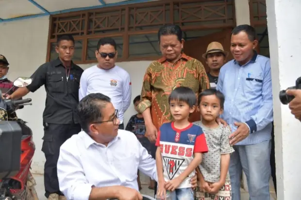 Tinjau Sekolah di Mamasa,...