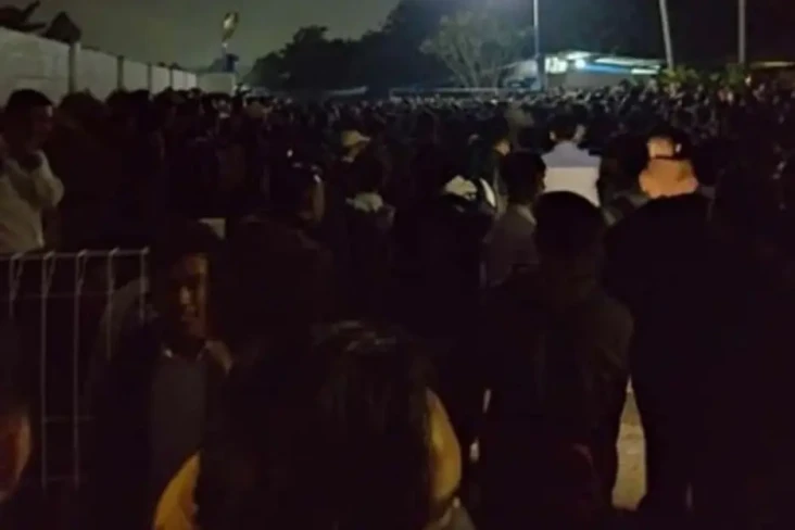 Viral Warga Pencari...