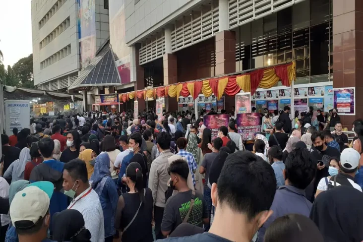 Lautan Manusia Banjiri...
