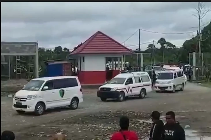 8 Jenazah Korban Penembakan...