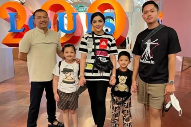 5 Artis Indonesia Ini...