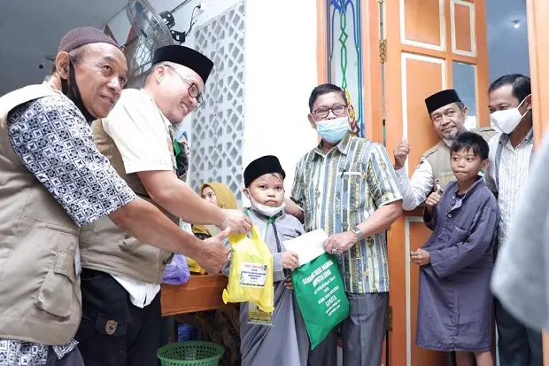 130 Anak Kurang Mampu...