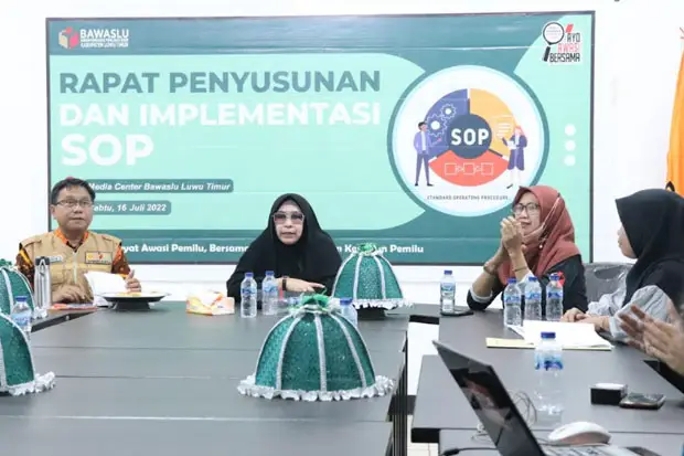 Bawaslu Luwu Timur Susun...