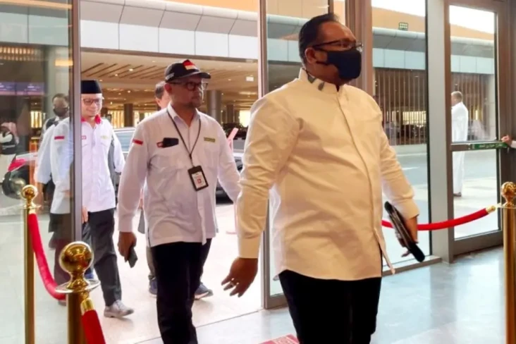 Kembali ke Tanah Air,...