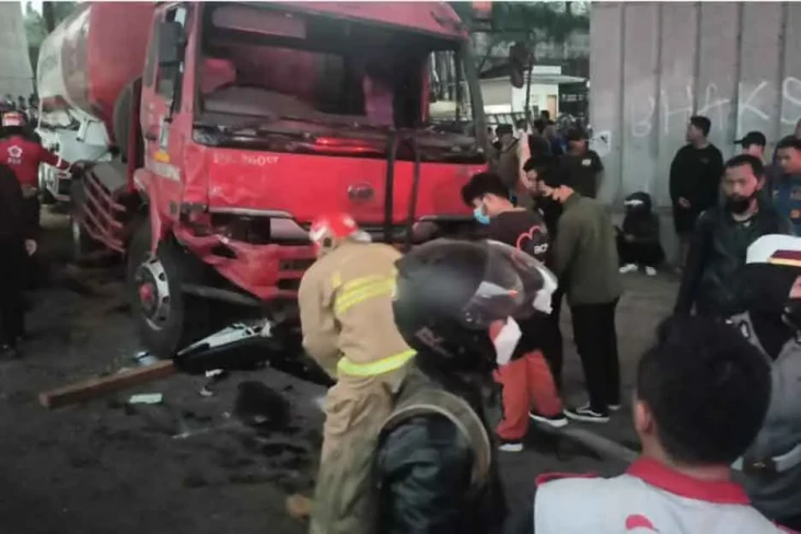 Evakuasi Truk Tangki,...