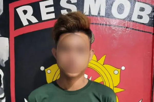 Pukul Teman saat Pesta...