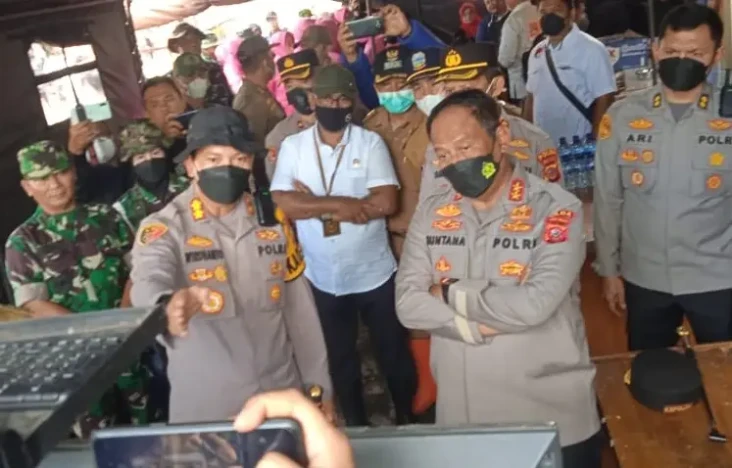 Banjir Terjang Garut,...