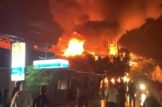 Kebakaran Terjadi di...