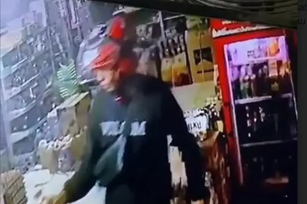 Polisi Buru Pencuri...