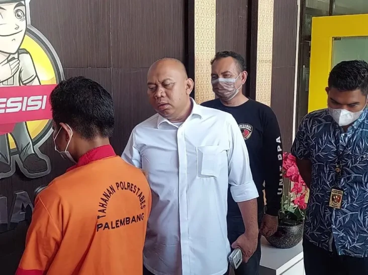 Tak Puas Layanan Istri,...