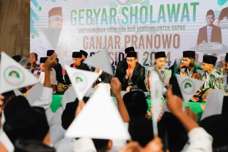 Gelar Sholawat, Ribuan...