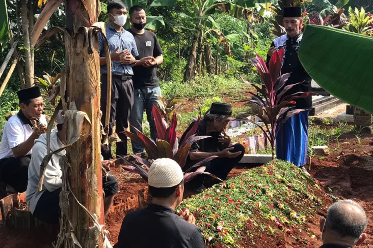 Ditangisi Keluarga,...