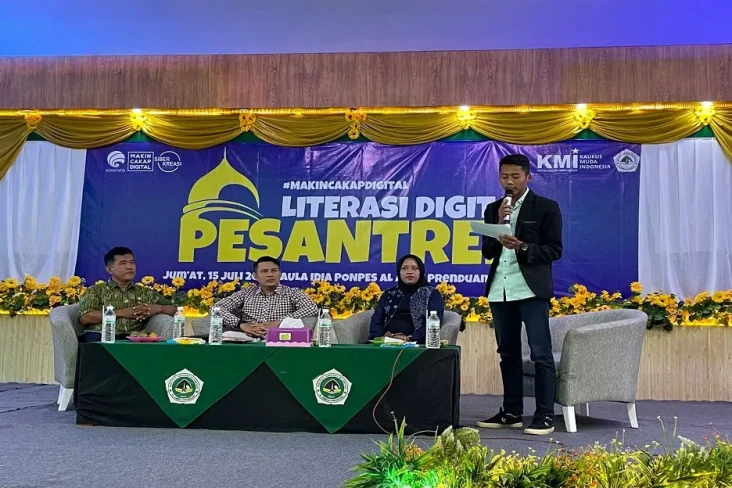 Kemenkominfo Gelar Seminar...