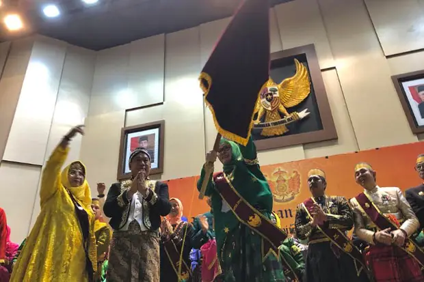 Ratusan Anggota Kerajaan...