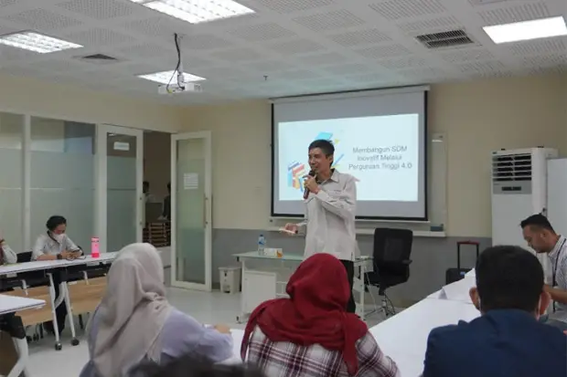 Institut Teknologi dan...